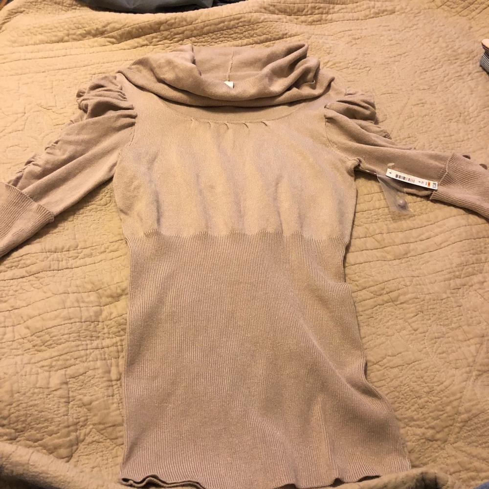 NWT No Boundaries Sweater